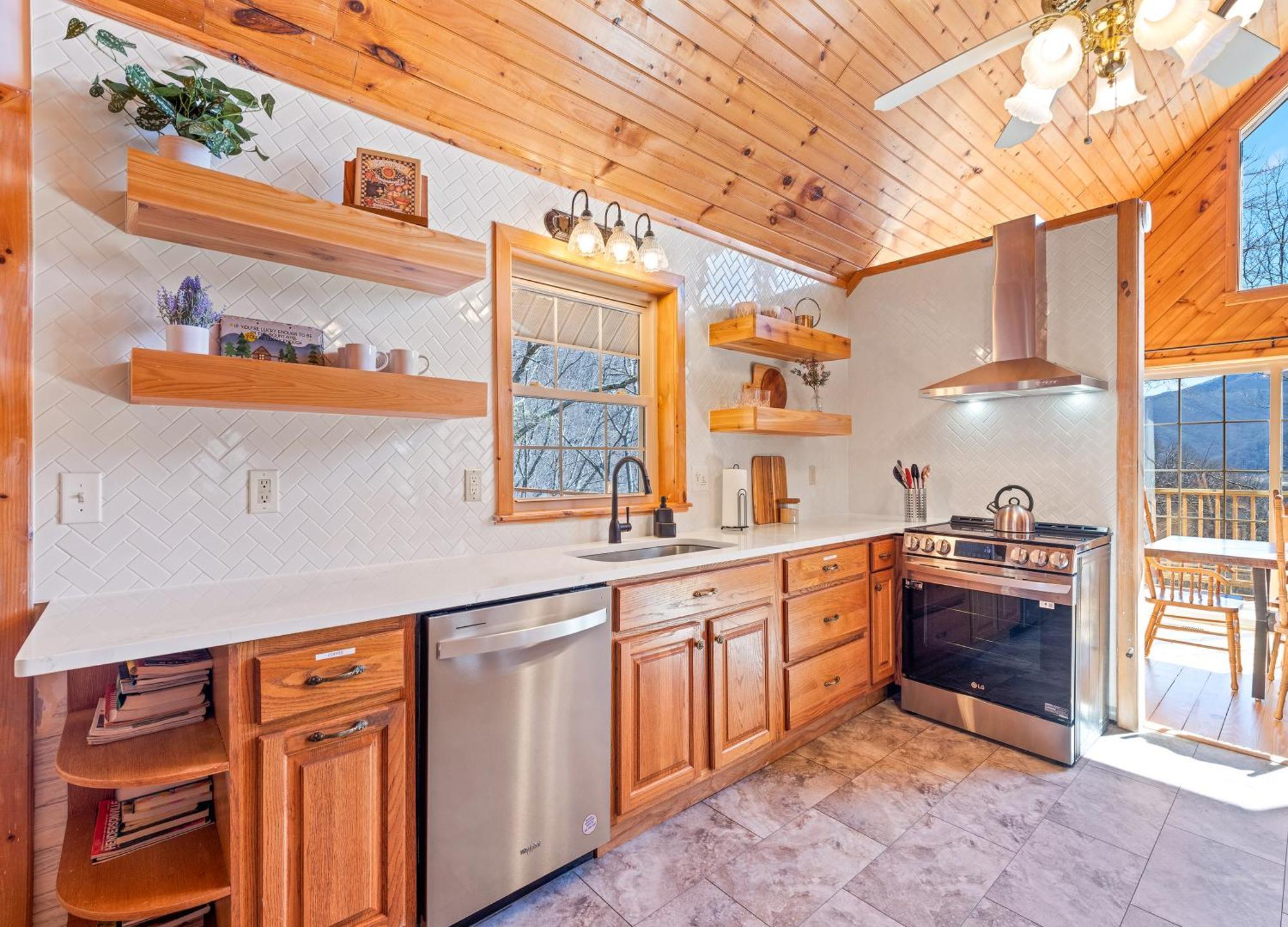 Maggie Valley Cabin With Beautiful Mountain Views, Hottub, Pet Friendly, Gameroom, Fireplace Luaran gambar
