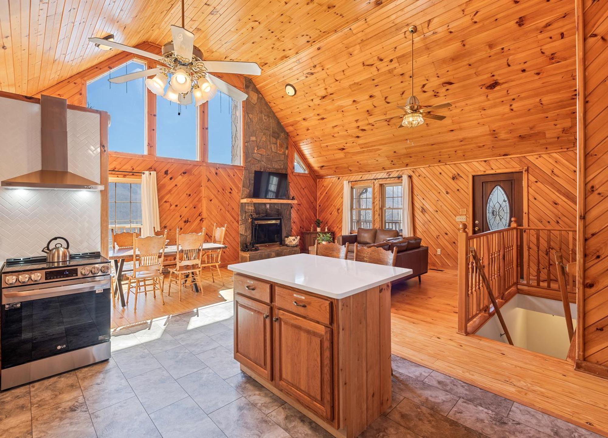 Maggie Valley Cabin With Beautiful Mountain Views, Hottub, Pet Friendly, Gameroom, Fireplace Luaran gambar